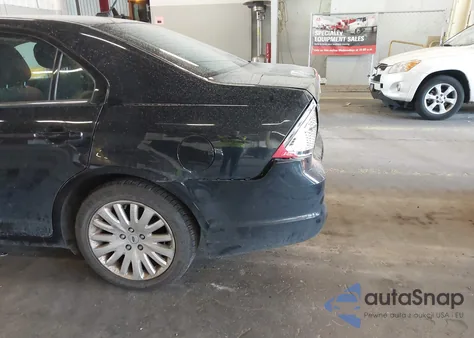 2011 Ford Fusion Hybrid z USA, uszkodzony, nr VIN 3FADP0L35BR130495